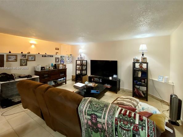 4850 SW sw 63rd ter 114, Davie FL 33314