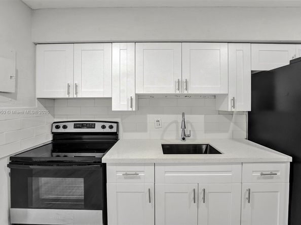 5657 Grant St, Hollywood FL 33021