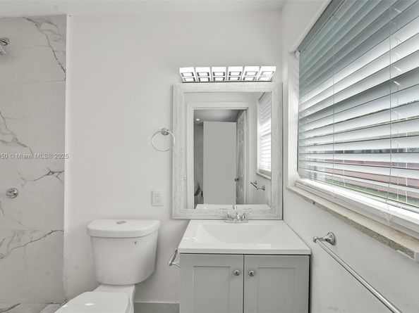 5657 Grant St, Hollywood FL 33021