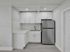 5657 Grant St, Hollywood FL 33021