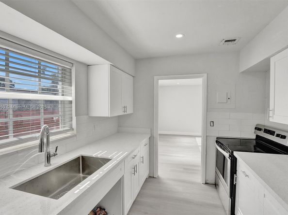 5657 Grant St, Hollywood FL 33021
