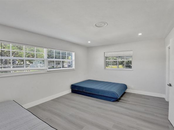 5657 Grant St, Hollywood FL 33021