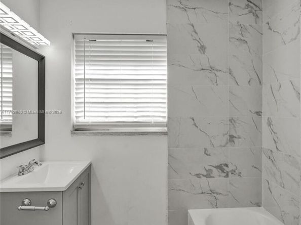 5657 Grant St, Hollywood FL 33021