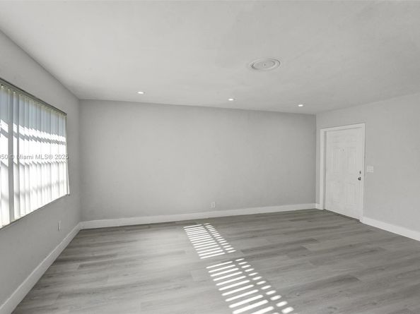 5657 Grant St, Hollywood FL 33021