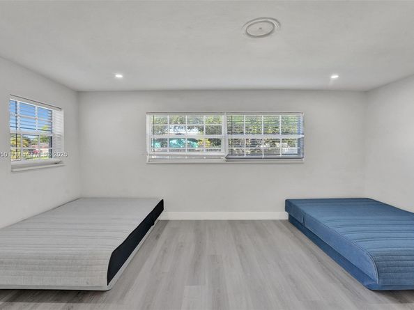 5657 Grant St, Hollywood FL 33021