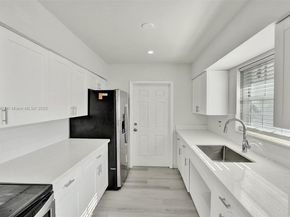 5657 Grant St, Hollywood FL 33021