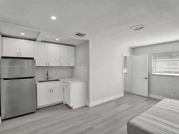 5657 Grant St, Hollywood FL 33021