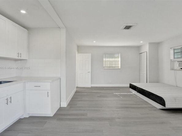 5657 Grant St, Hollywood FL 33021