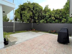 3827 SW 88th Ct, Miami FL 33165