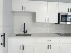3827 SW 88th Ct, Miami FL 33165