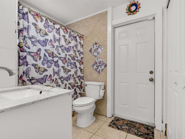 5844 Garfield St, Hollywood FL 33021