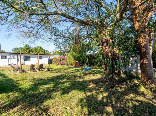 5844 Garfield St, Hollywood FL 33021
