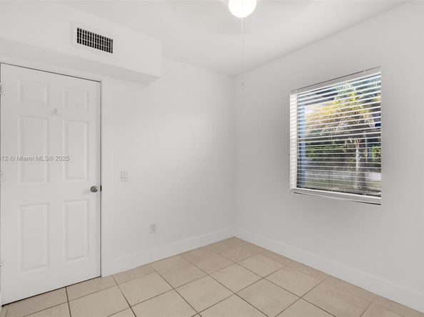 5844 Garfield St, Hollywood FL 33021