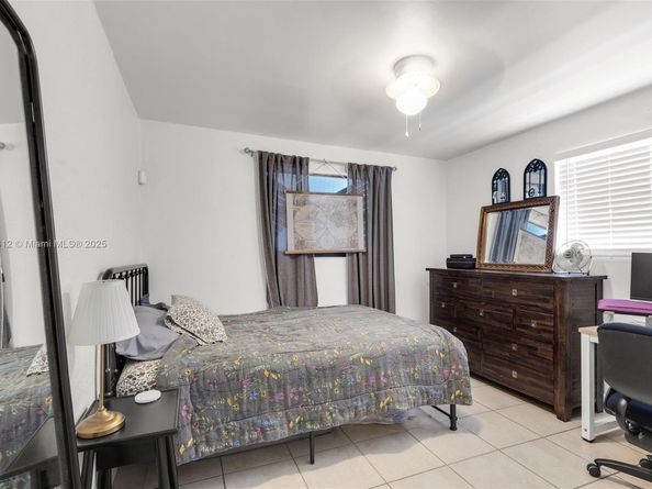 5844 Garfield St, Hollywood FL 33021