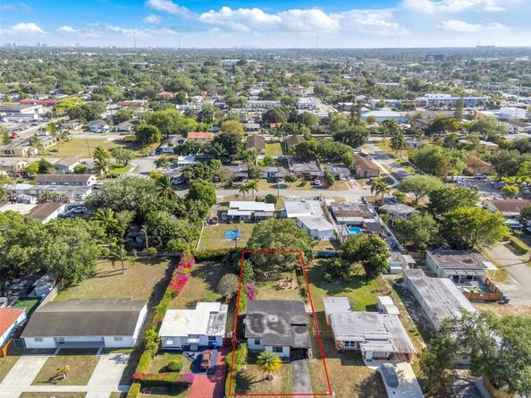 5844 Garfield St, Hollywood FL 33021