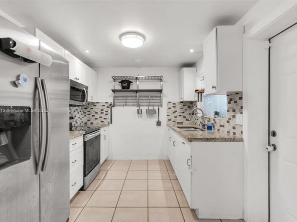 5844 Garfield St, Hollywood FL 33021