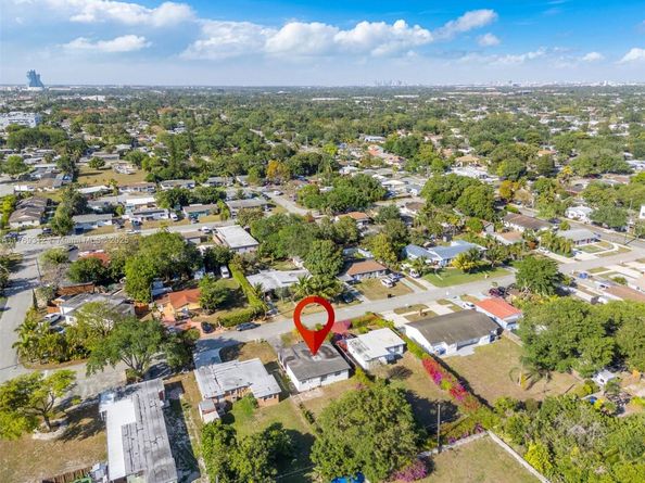 5844 Garfield St, Hollywood FL 33021