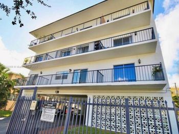 1960 Marseille Dr