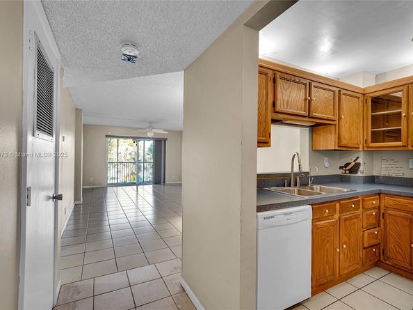 1100 NW 87th Ave 306, Coral Springs FL 33071