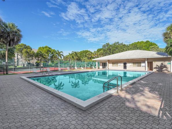 1100 NW 87th Ave 306, Coral Springs FL 33071