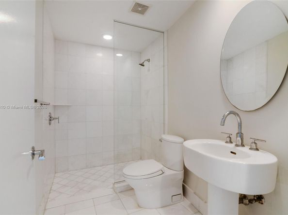 2950 NE 188th St 309, Aventura FL 33180