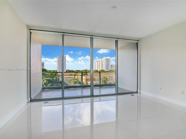 2950 NE 188th St 309, Aventura FL 33180