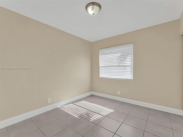1601 SW 68th Ter, North Lauderdale FL 33068