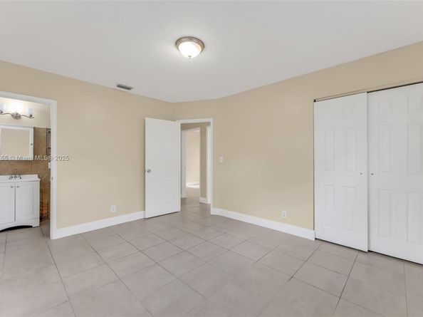 1601 SW 68th Ter, North Lauderdale FL 33068