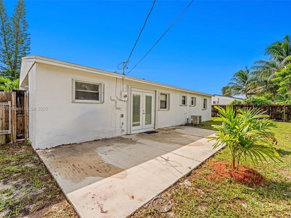 1601 SW 68th Ter, North Lauderdale FL 33068