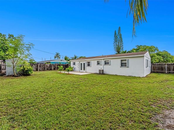 1601 SW 68th Ter, North Lauderdale FL 33068