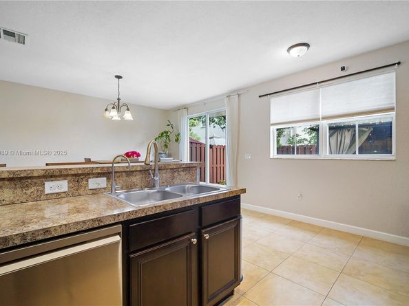 1020 NE 207th Ter, Miami FL 33179