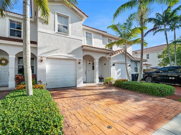 1020 NE 207th Ter, Miami FL 33179