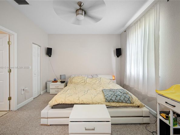1020 NE 207th Ter, Miami FL 33179