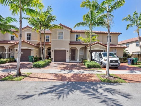 1020 NE 207th Ter, Miami FL 33179