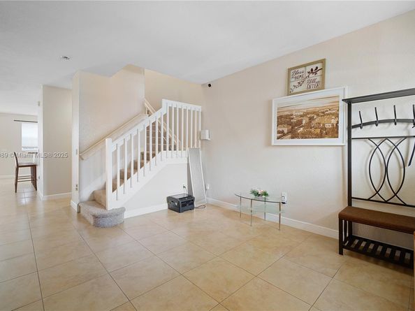 1020 NE 207th Ter, Miami FL 33179