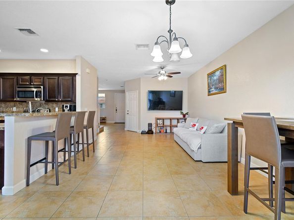 1020 NE 207th Ter, Miami FL 33179