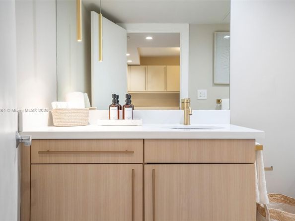 2301 Collins Ave 836, Miami Beach FL 33139