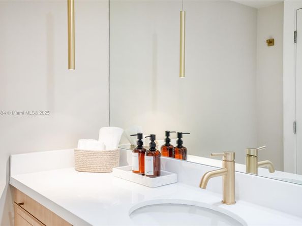 2301 Collins Ave 836, Miami Beach FL 33139