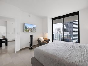 88 SW 7th St 1010, Miami FL 33130