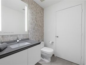 88 SW 7th St 1010, Miami FL 33130