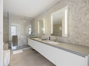 88 SW 7th St 1010, Miami FL 33130