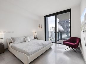88 SW 7th St 1010, Miami FL 33130