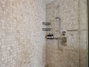 88 SW 7th St 1010, Miami FL 33130