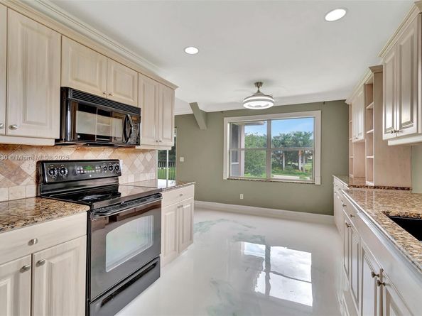 8018 Aberdeen Dr 202, Boynton Beach FL 33472