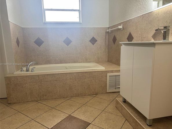 3241 NW 4th St, Lauderhill FL 33311