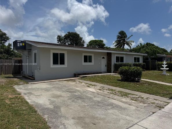 3241 NW 4th St, Lauderhill FL 33311