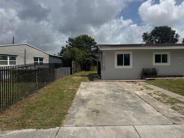 3241 NW 4th St, Lauderhill FL 33311