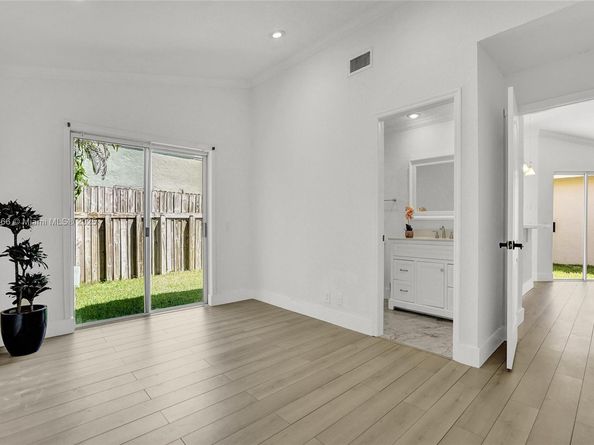 1405 Seagrape Cir, Weston FL 33326