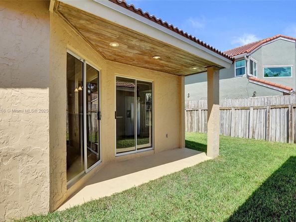 1405 Seagrape Cir, Weston FL 33326