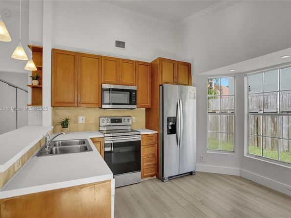 1405 Seagrape Cir, Weston FL 33326